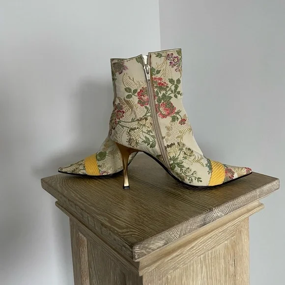 Casadei $1250 Sz 7.5 Women's Gold Brocade Boots Booties Gold Heel - Picture 3 of 6
